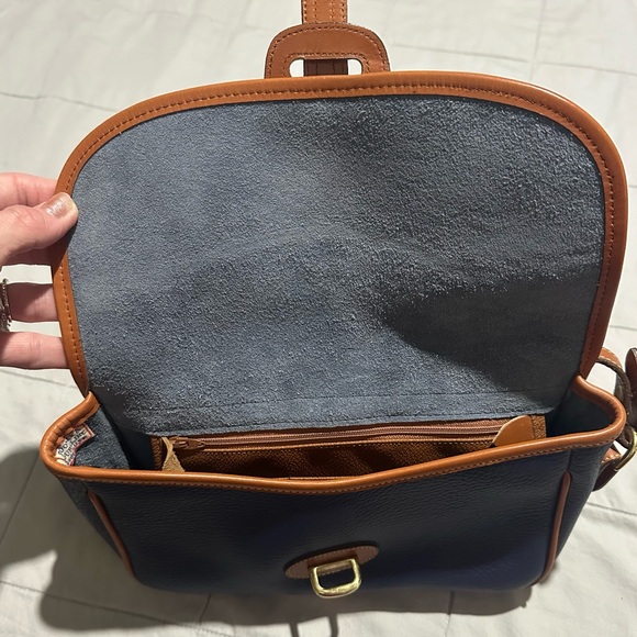Dooney&Bourke Vintage Equestrian Bag-Navy pebbled leather with British tan trim - Picture 4 of 9